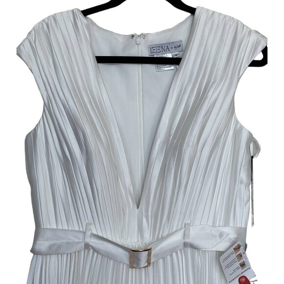 Elegant White Pleated Dress - Picture 6 of 14